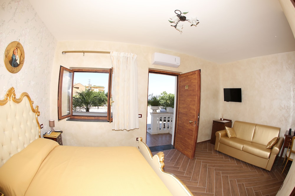 Deluxe Quadruple Room, Balcony, Ground Floor