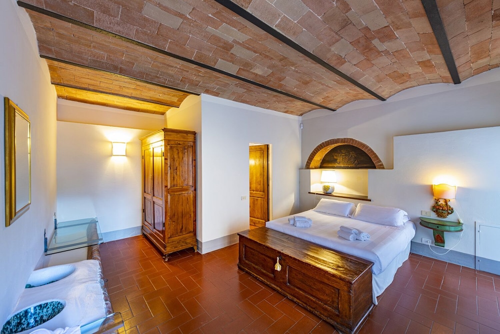 Deluxe Apartment, 1 Queen Bed, Hill View, Ground Floor photo 3
