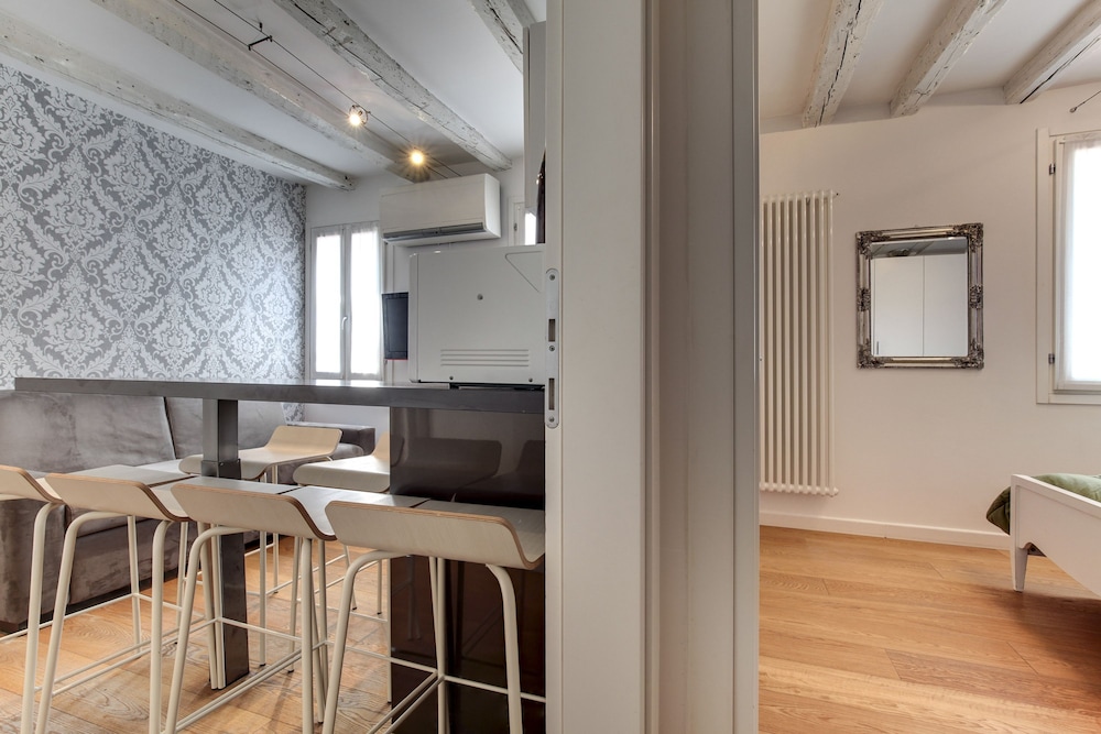 Apartment photo 2