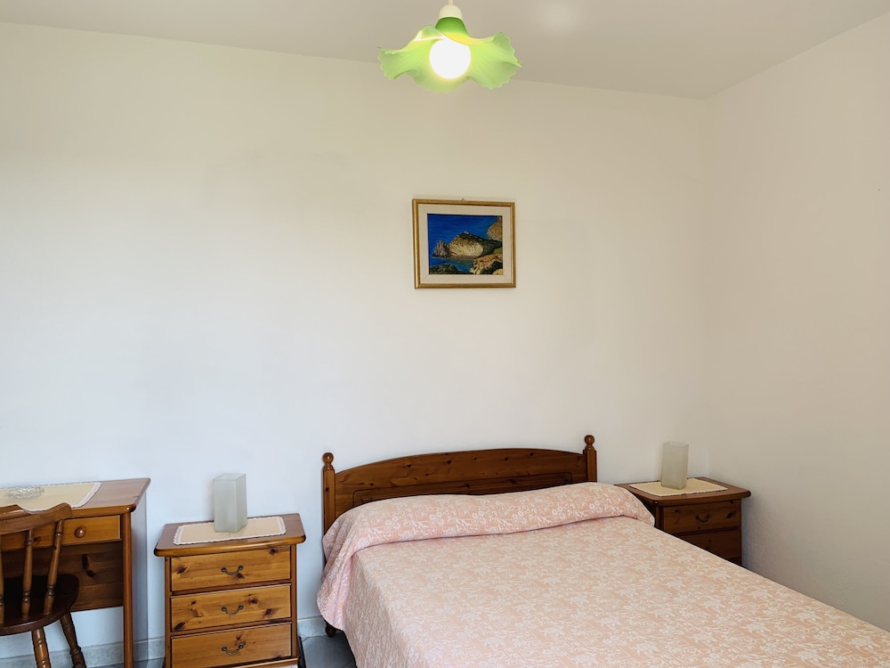 Double Room, Ensuite (Camera Basic)