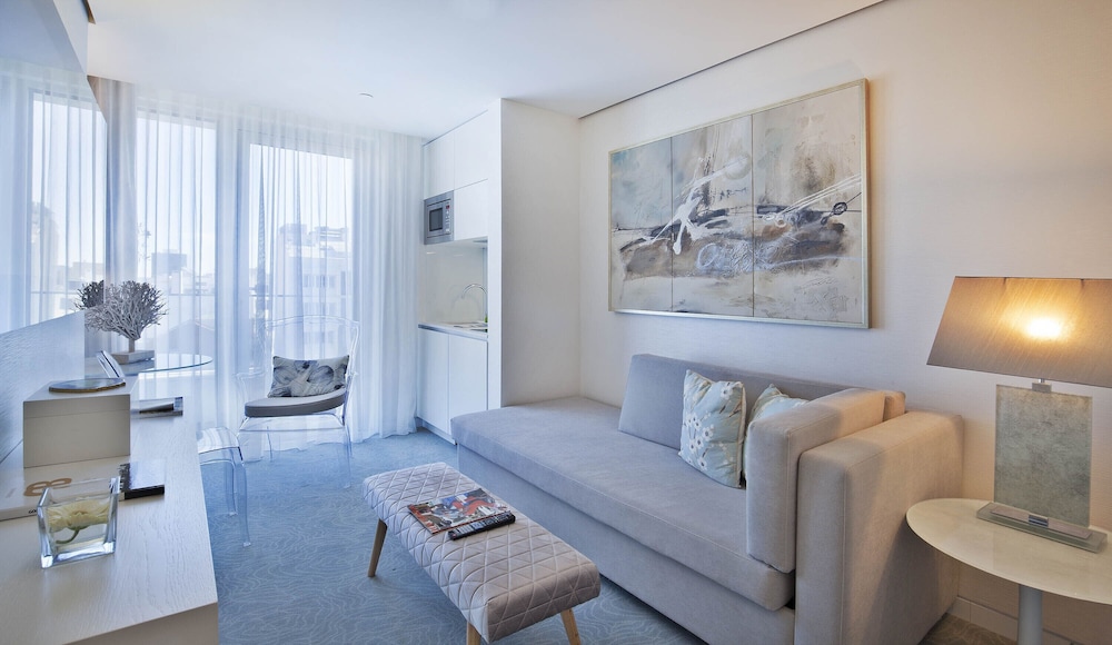 Suite, Kitchenette (Sky)