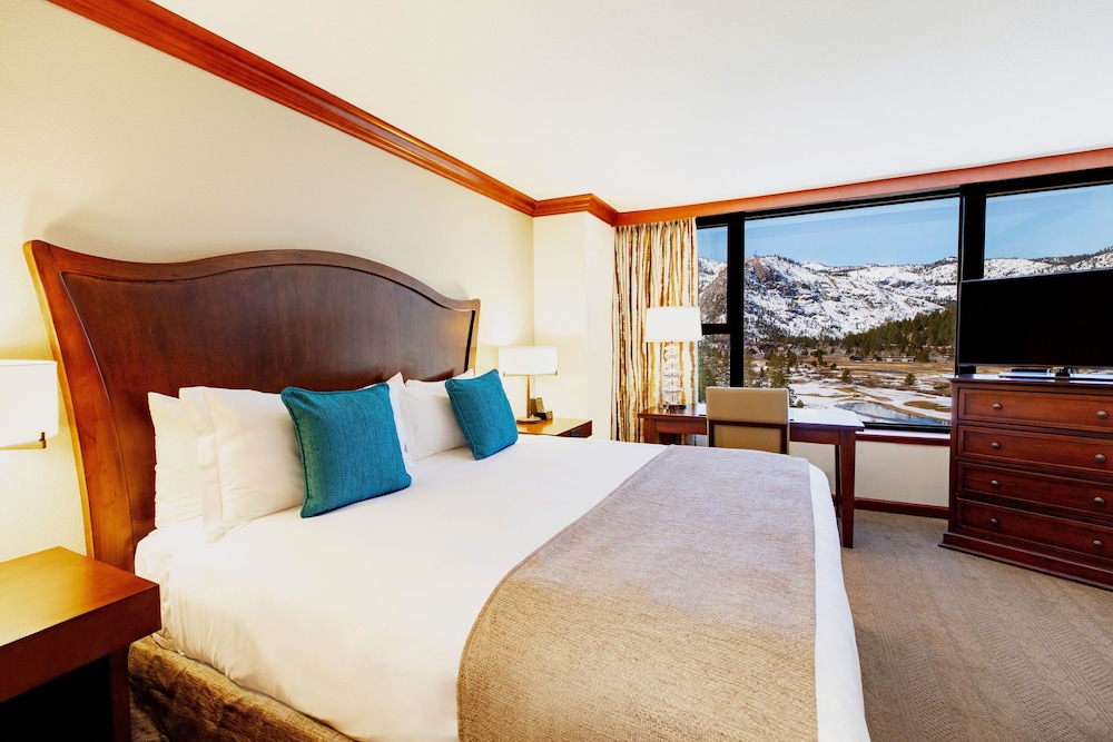 Deluxe Room, 1 King Bed, Valley View - Photo 1