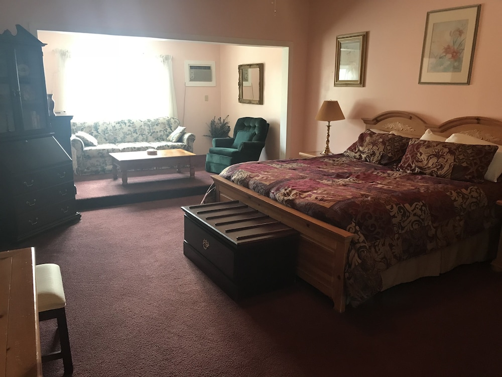 Luxury Suite King Bed photo 3