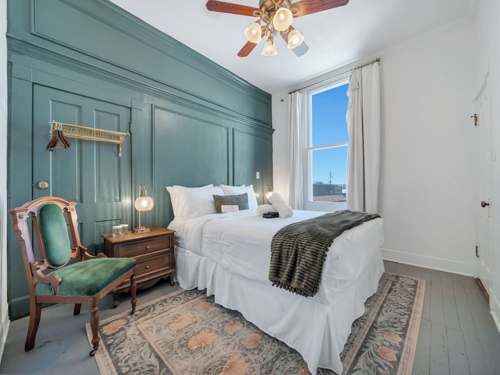 Two Room Double Queen - Suite 14 photo 2