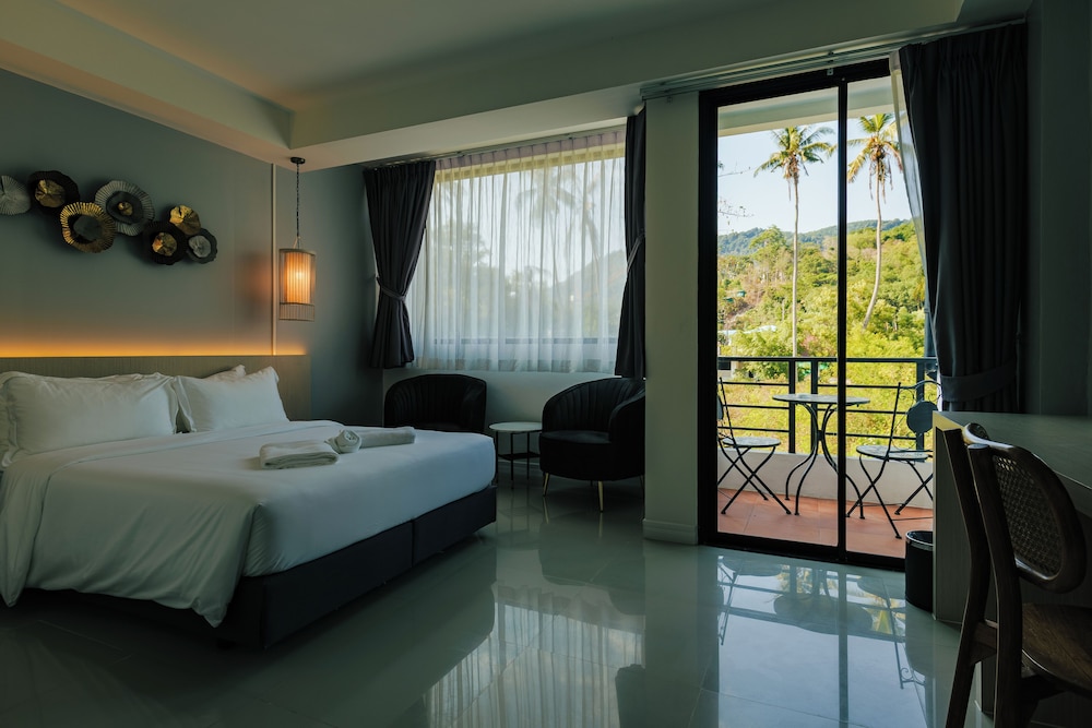 Deluxe Studio, Hill View