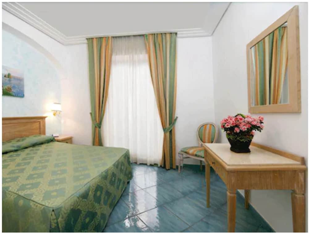 Standard Double Room, 1 Queen Bed photo 3