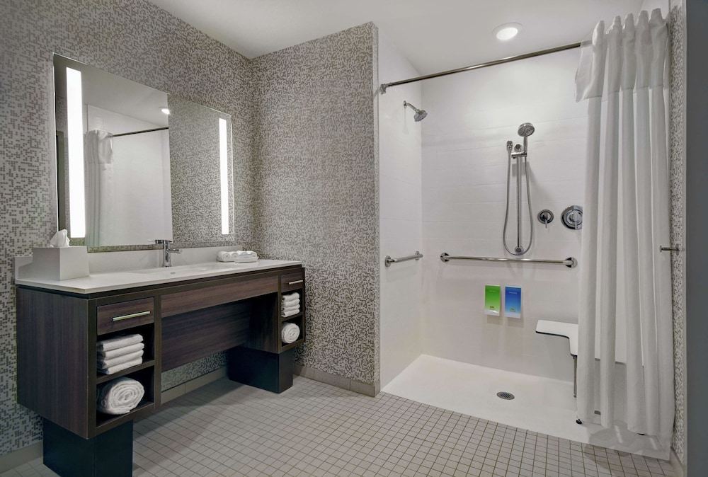 Studio, 2 Queen Beds, Accessible (Roll-In Shower) - Photo 6