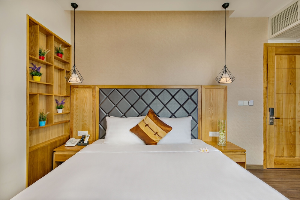 Deluxe Double Room, City View photo 3