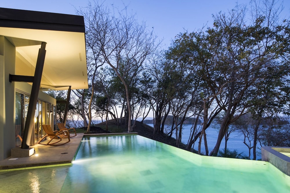 Villa photo 2