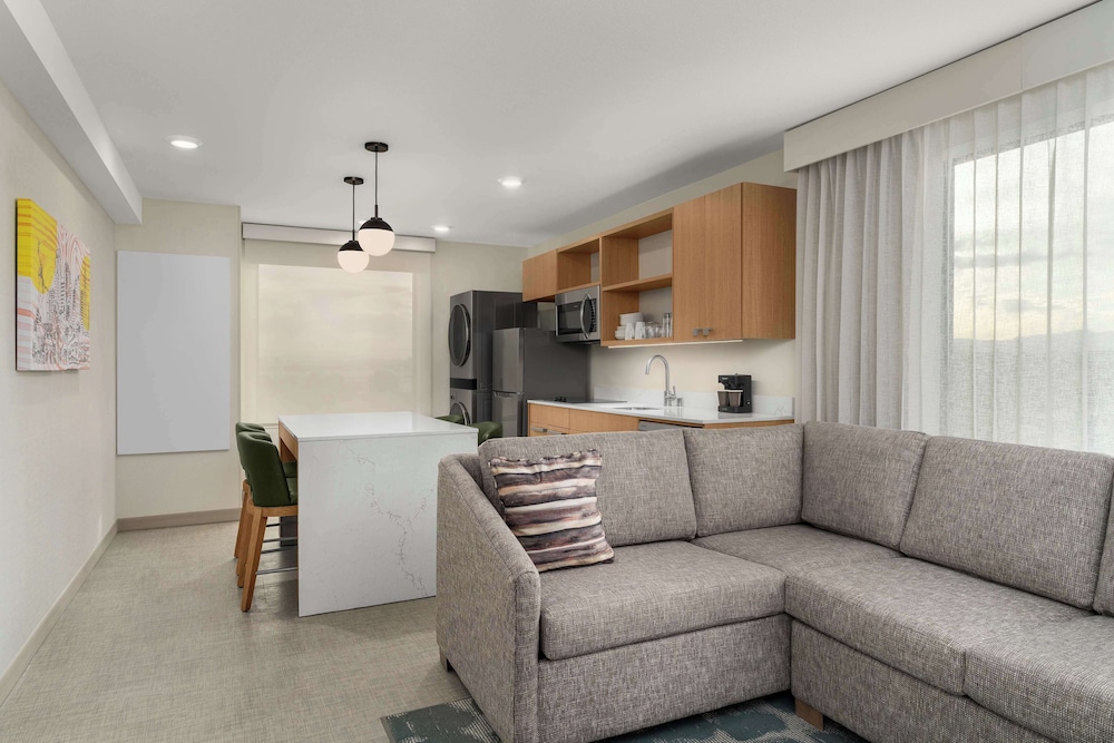 Suite, 1 Bedroom (Washer & Dryer) - Photo 3