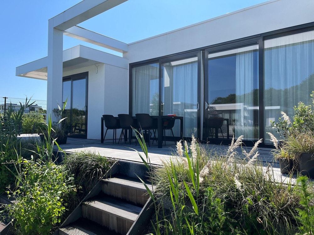 Villa photo 3