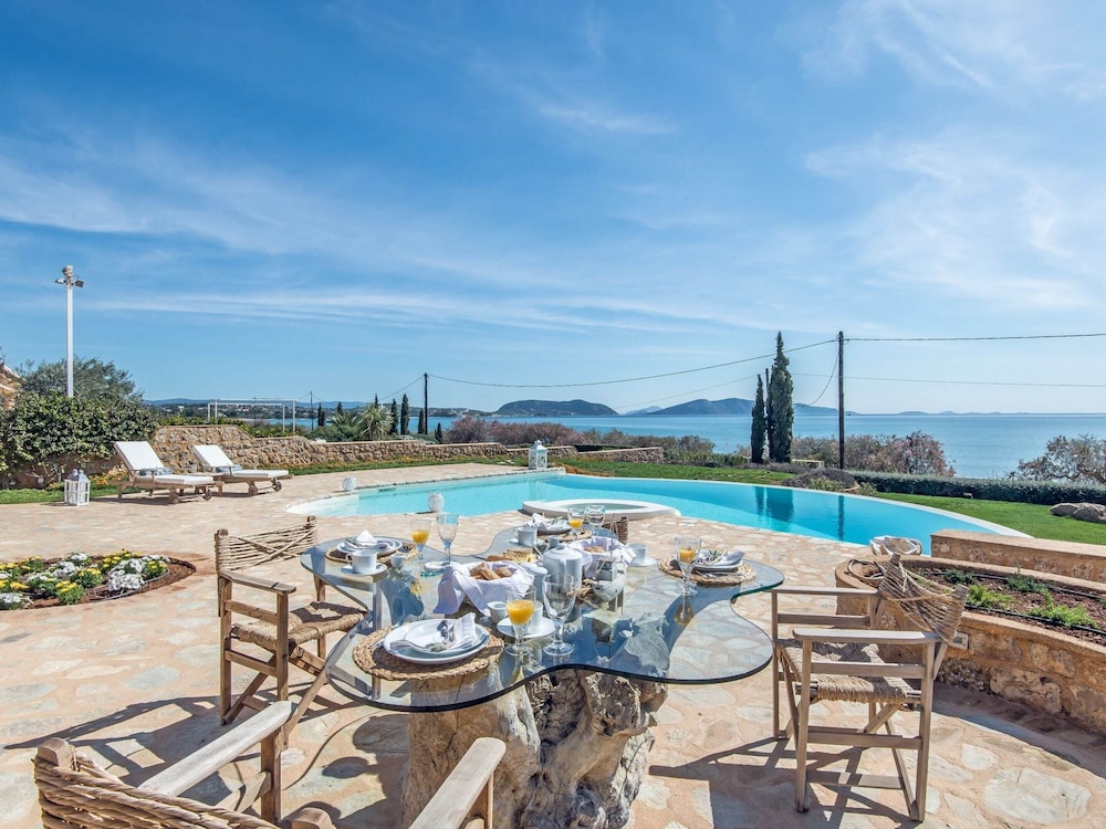 Villa photo 1