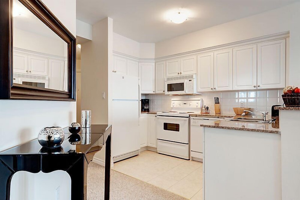 Apartment, 1 Bedroom, Kitchen photo 2