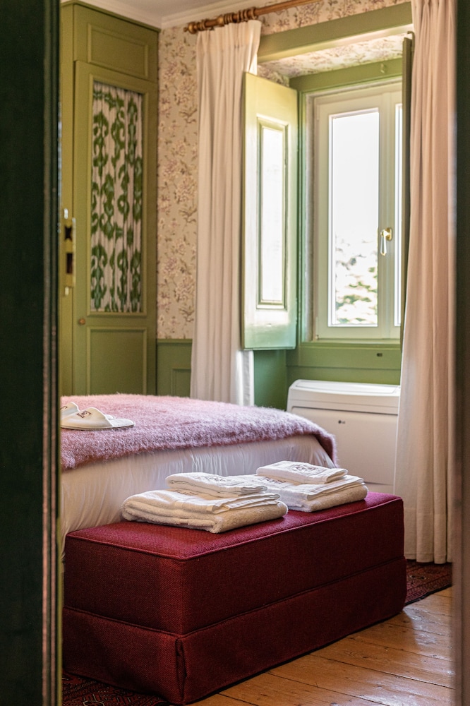 Deluxe Room - Photo 5