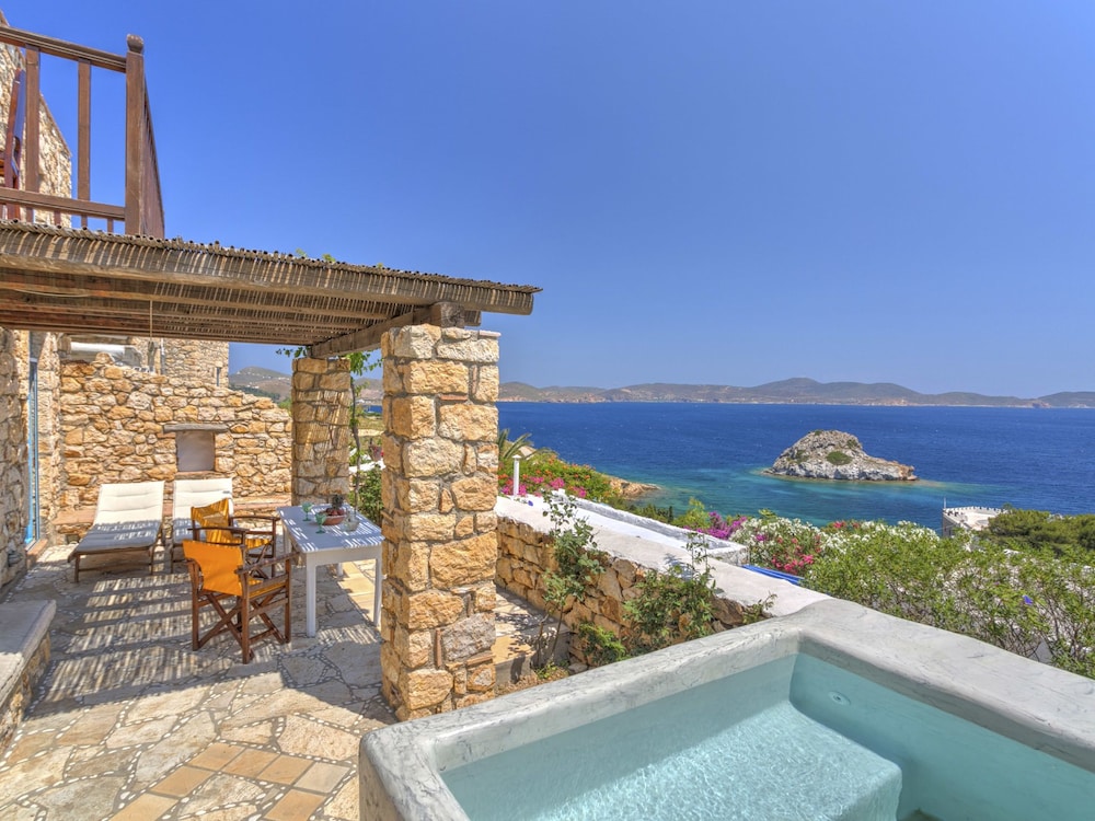 Villa, 3 Bedrooms, Jetted Tub photo 2