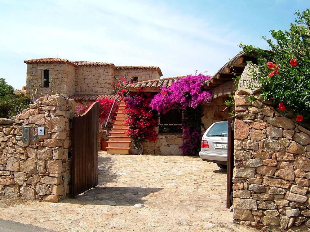 Villa photo 2