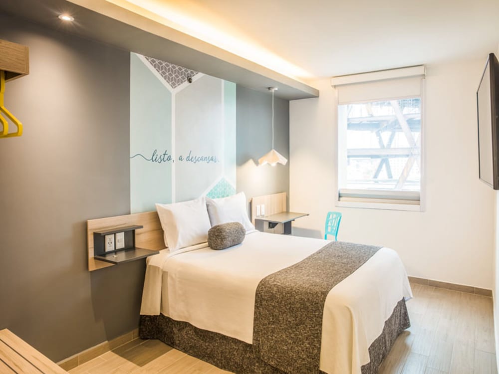 Superior Room, 1 Queen Bed, Non Smoking photo 3