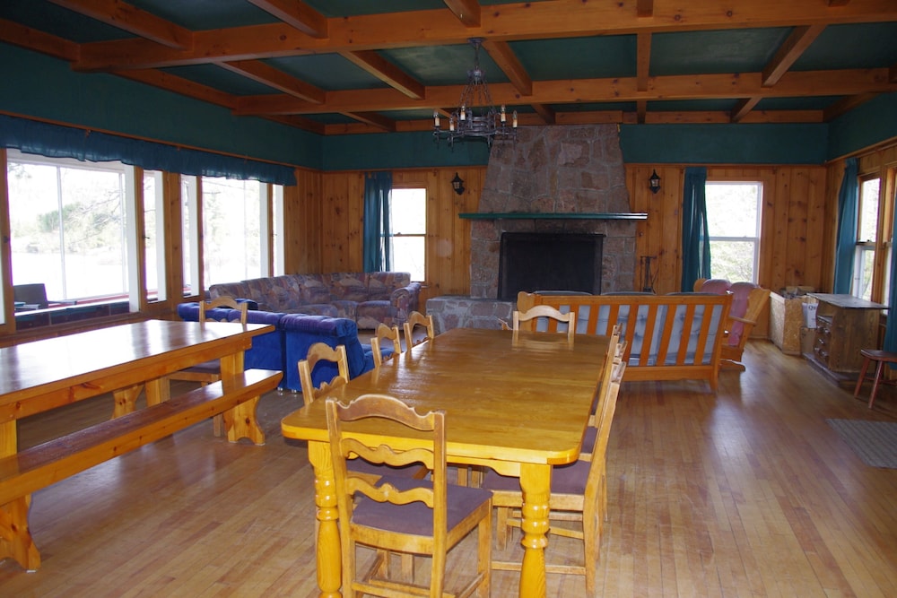 Family Chalet, 3 Bedrooms, Lanai, Lakeside photo 3