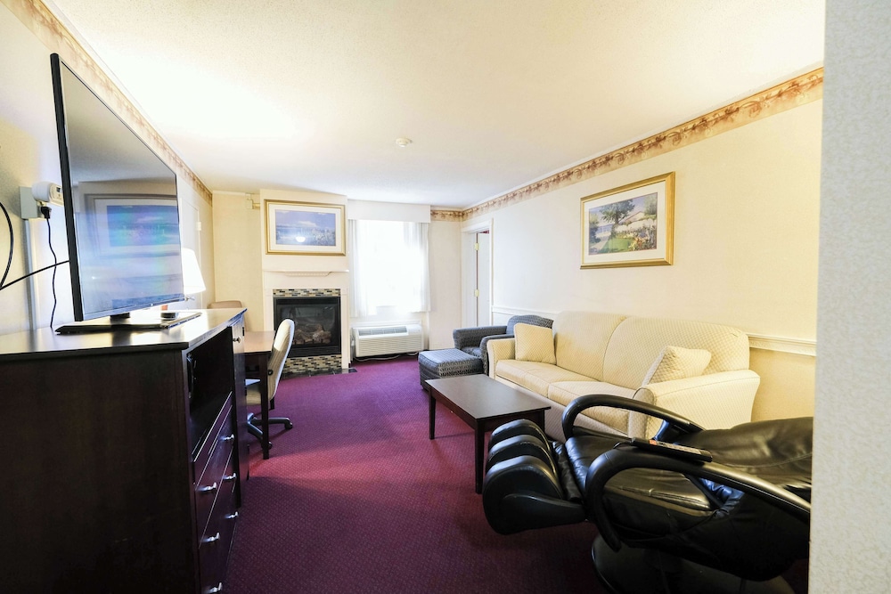 Suite, 1 King Bed, Fireplace - Photo 4