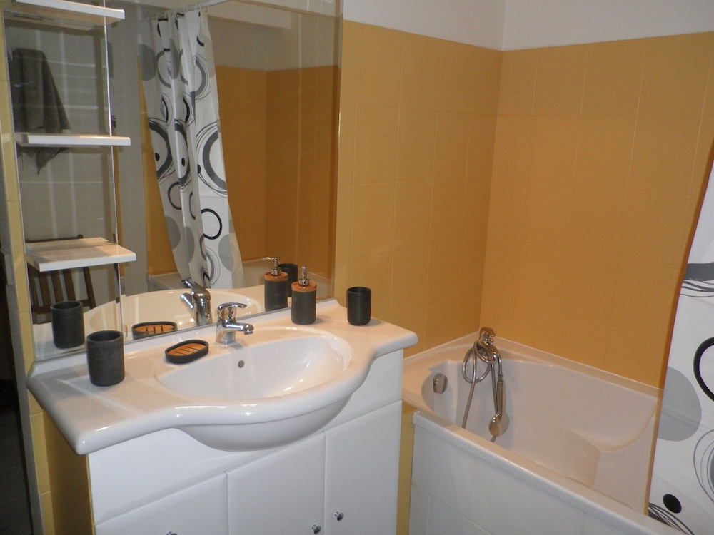 Comfort Double Room, Private Bathroom, Garden View (Louis) photo 3