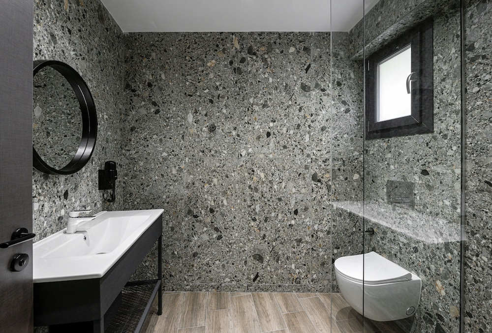 Family Room (White Tower View) - Photo 2