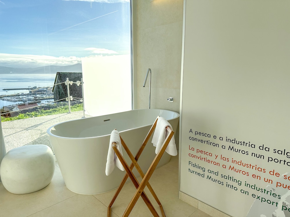 Superior Room, 1 King Bed, Terrace, Sea View photo 2