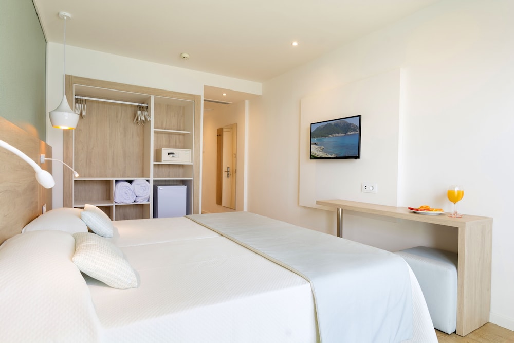 Double Room, Balcony, Partial Sea View (3 adults) photo 3