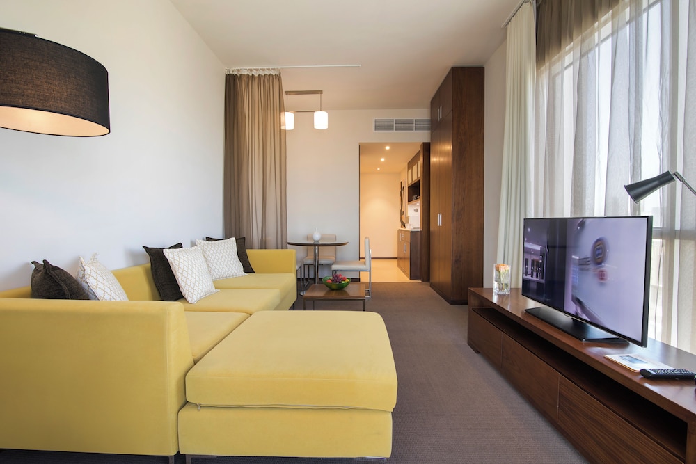 Suite, 1 Bedroom, Kitchenette - Photo 2