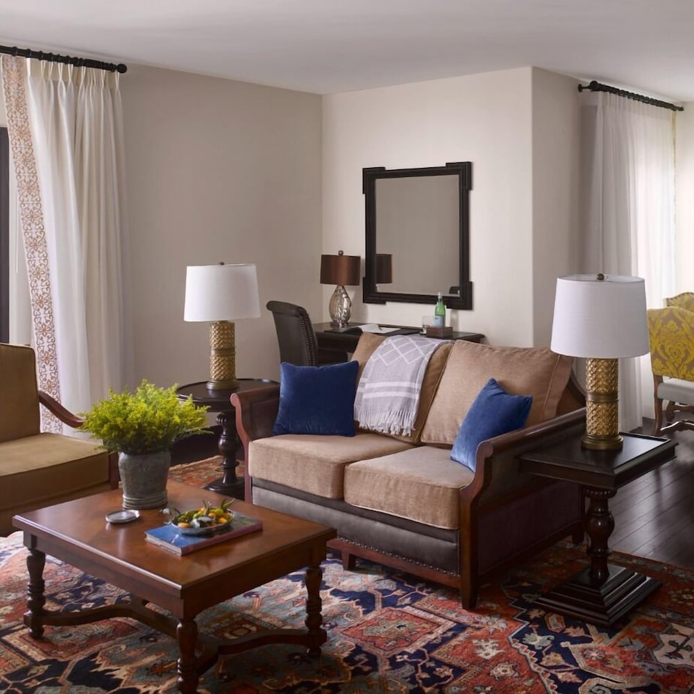 Grand Studio Suite, 1 King Bed photo 1