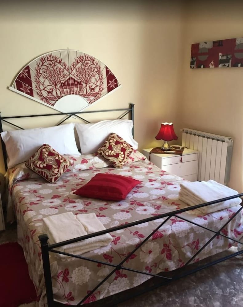 Classic Double Room, Shared Bathroom photo 2