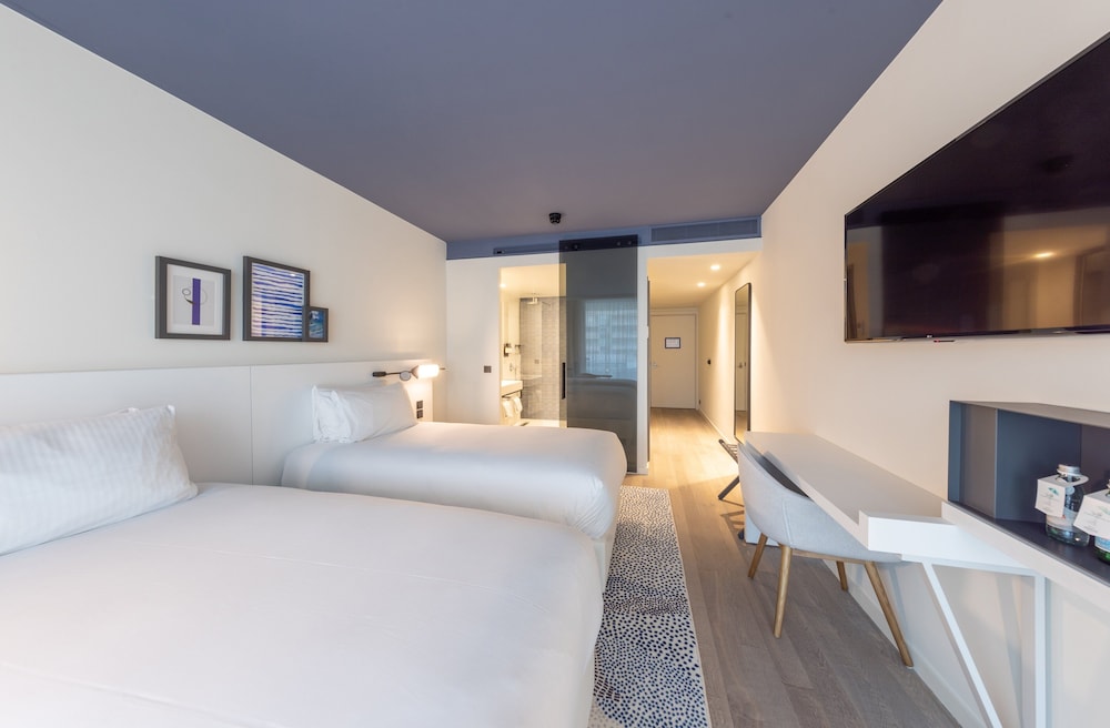 Standard Room, 2 Twin Beds - Photo 8