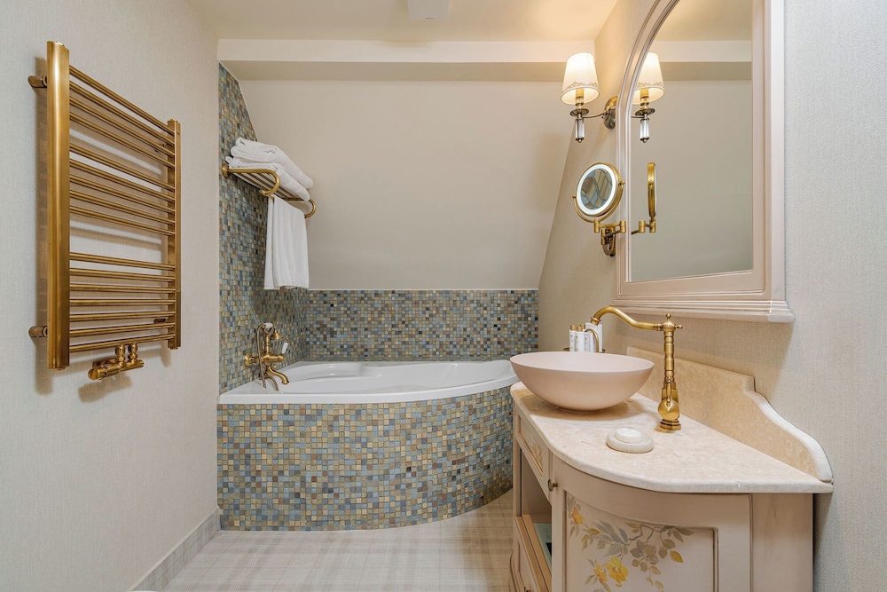 Family Suite - Photo 10