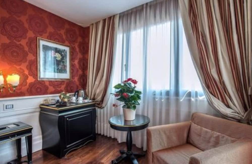 Superior Double Room, City View photo 2