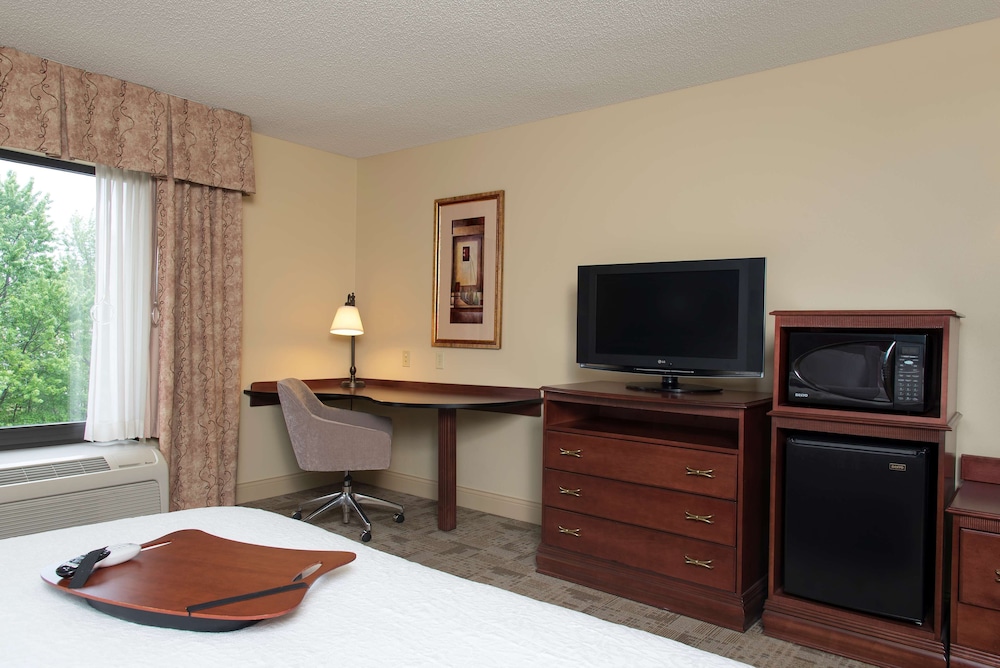 Room, 1 Queen Bed, Non Smoking - Photo 4