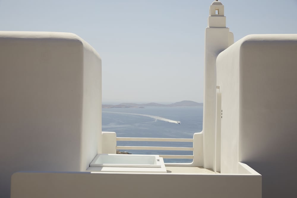 Deluxe Sea View Jacuzzi - Photo 18
