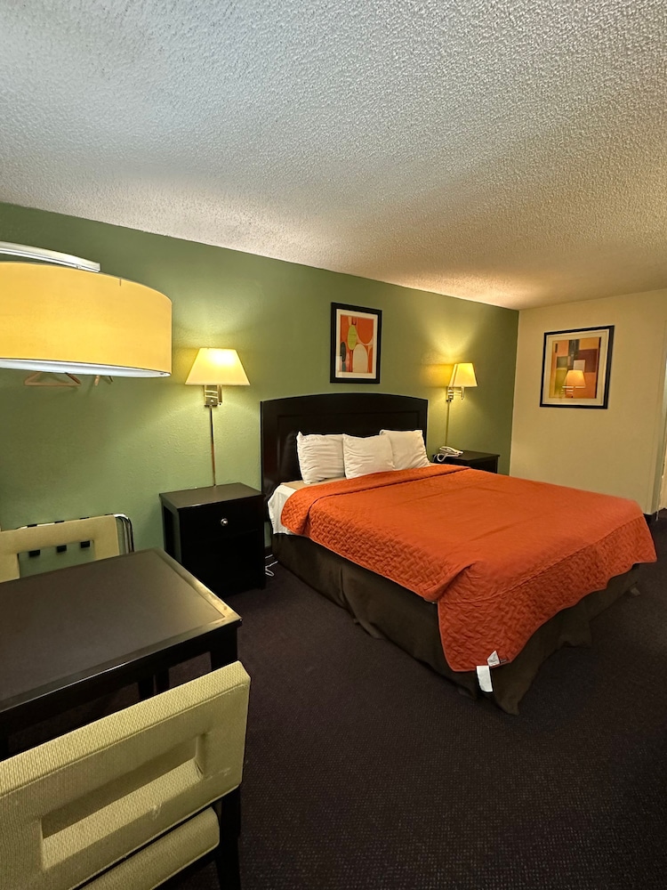 Standard Room, 1 King Bed - Photo 1