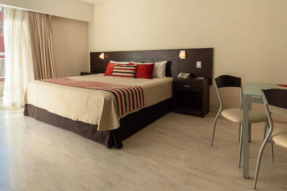 Classic Suite, 1 King Bed photo 2
