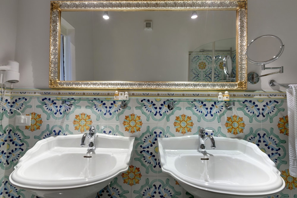 Comfort Double Room, 1 Queen Bed, Garden View, Ground Floor photo 2
