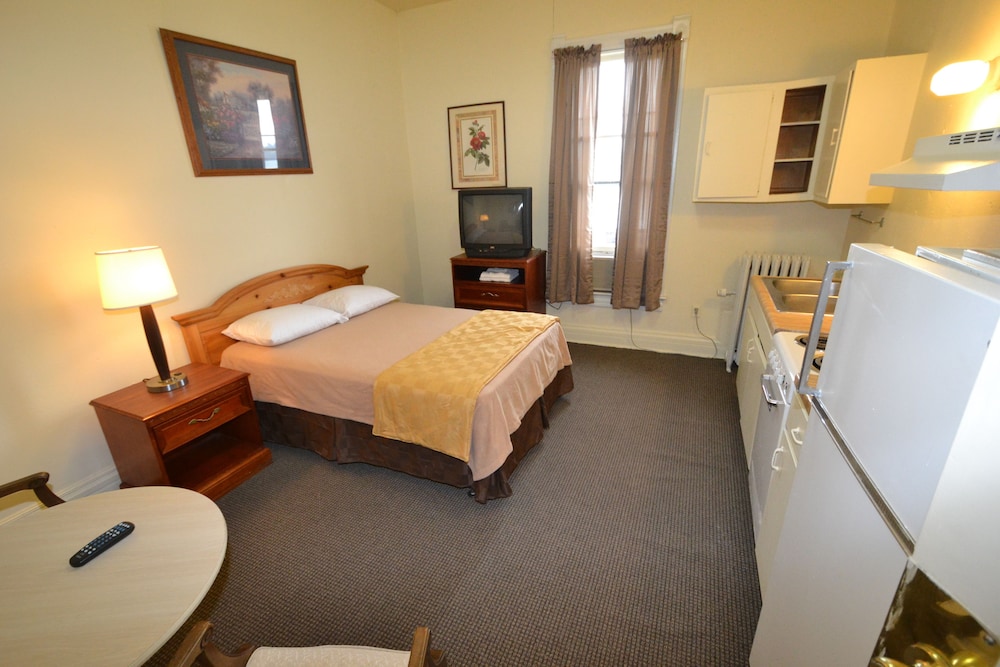 Tombstone - Micro/fridge, sink and kitchenette in room. Shared community restrooms/showers photo 1