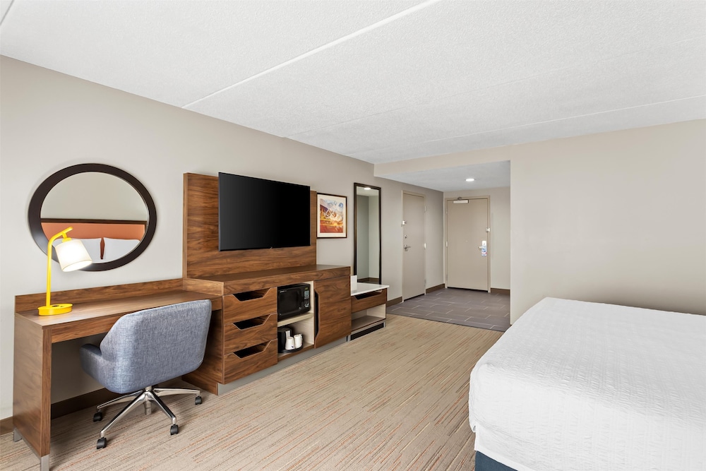 Room, 1 King Bed, Accessible, Non Smoking - Photo 3