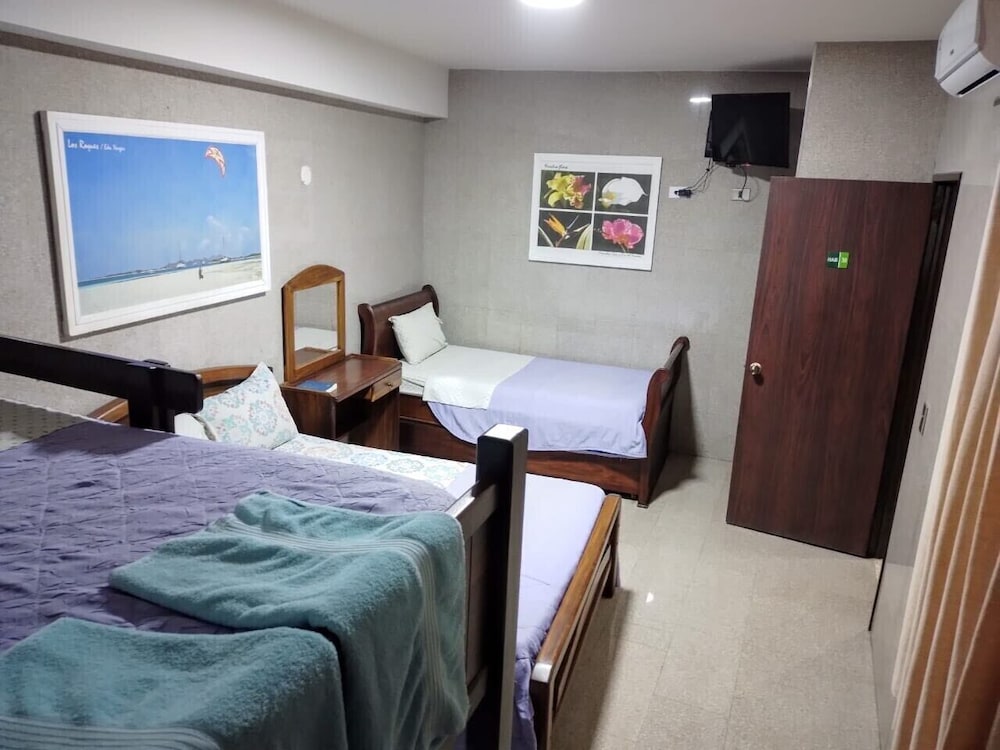Basic Quadruple Room photo 2
