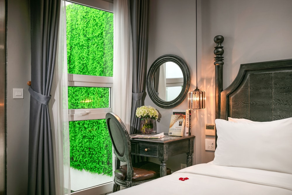 Deluxe Double or Twin Room thumbnail 5