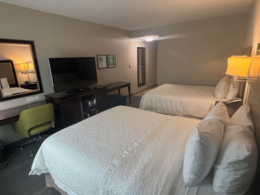 Room, 2 Queen Beds, Accessible, Bathtub photo 2