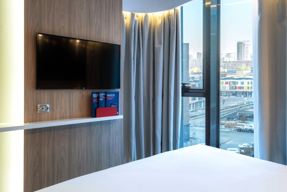 Standard Room, 1 Queen Bed (Free Breakfast) - Photo 11