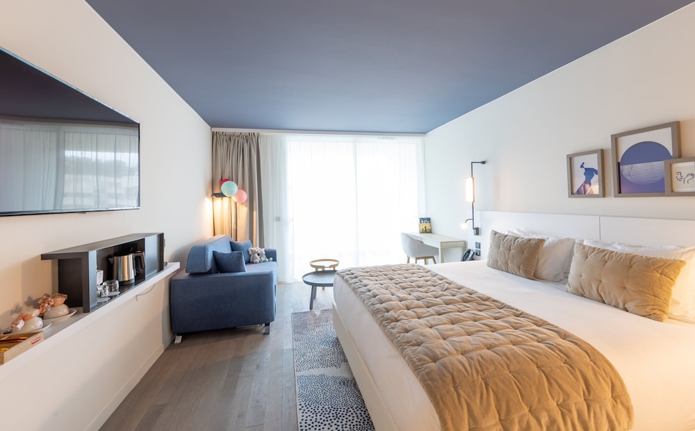 Standard Room, 1 King Bed, City View (Mountain View) - Photo 10