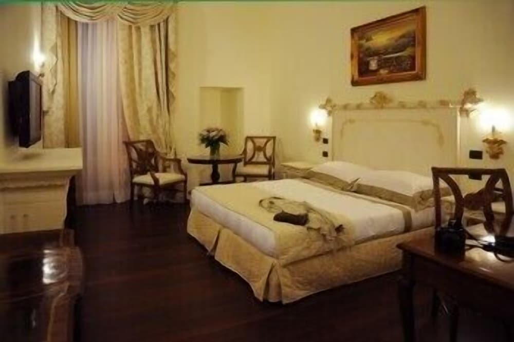 Double Room - Photo 6