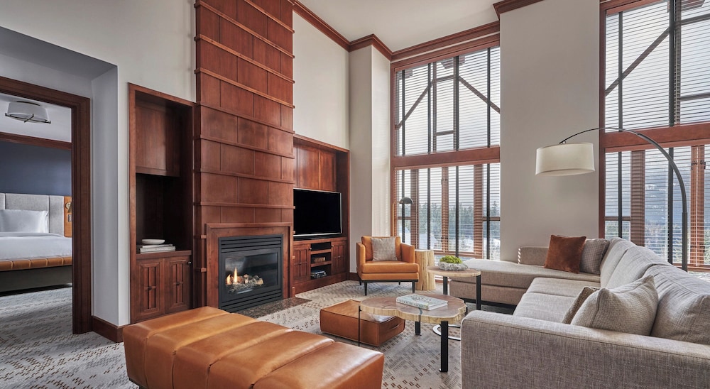 The Summit Suite - Photo 1
