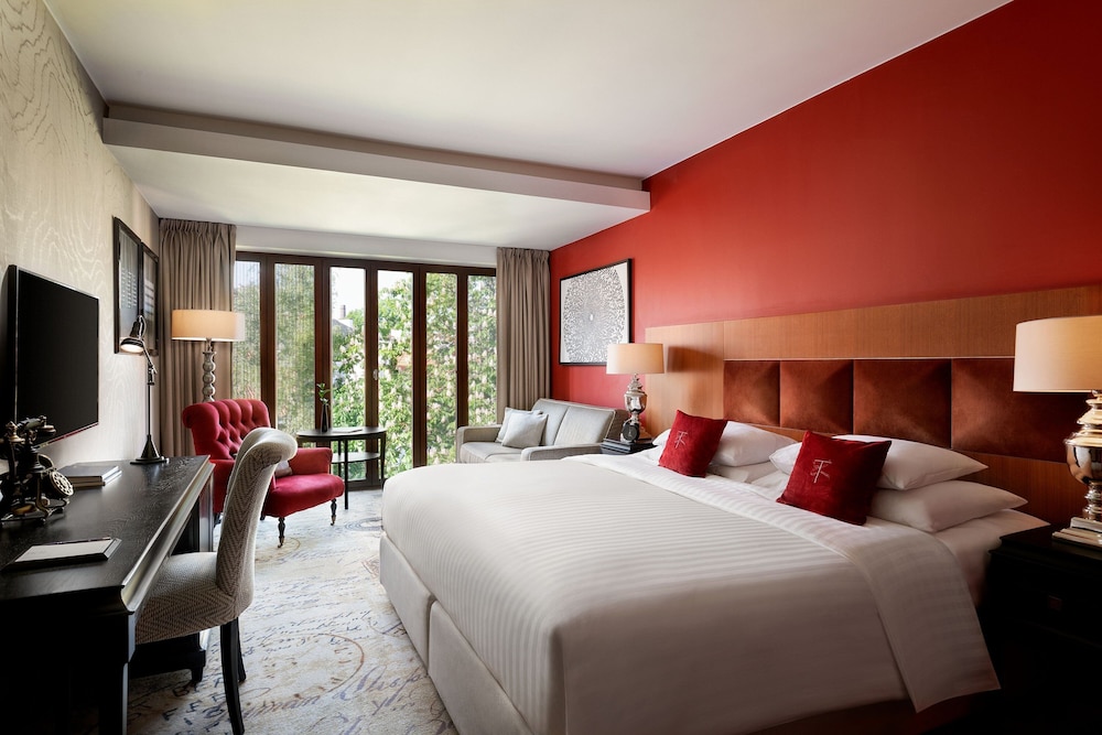 Executive Room, 1 King Bed (Courtyard View) - Photo 5