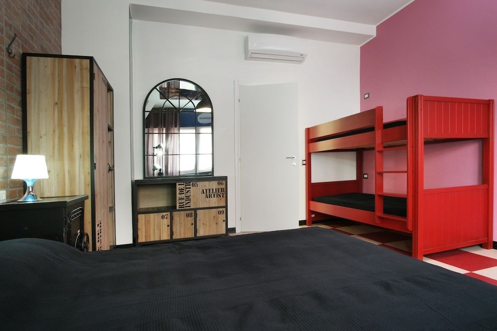 Quadruple Room, Private Bathroom (Industrial )