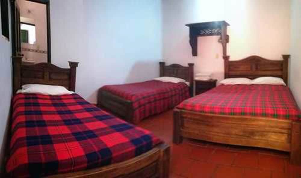 Standard Quadruple Room, Multiple Beds, Non Smoking photo 1